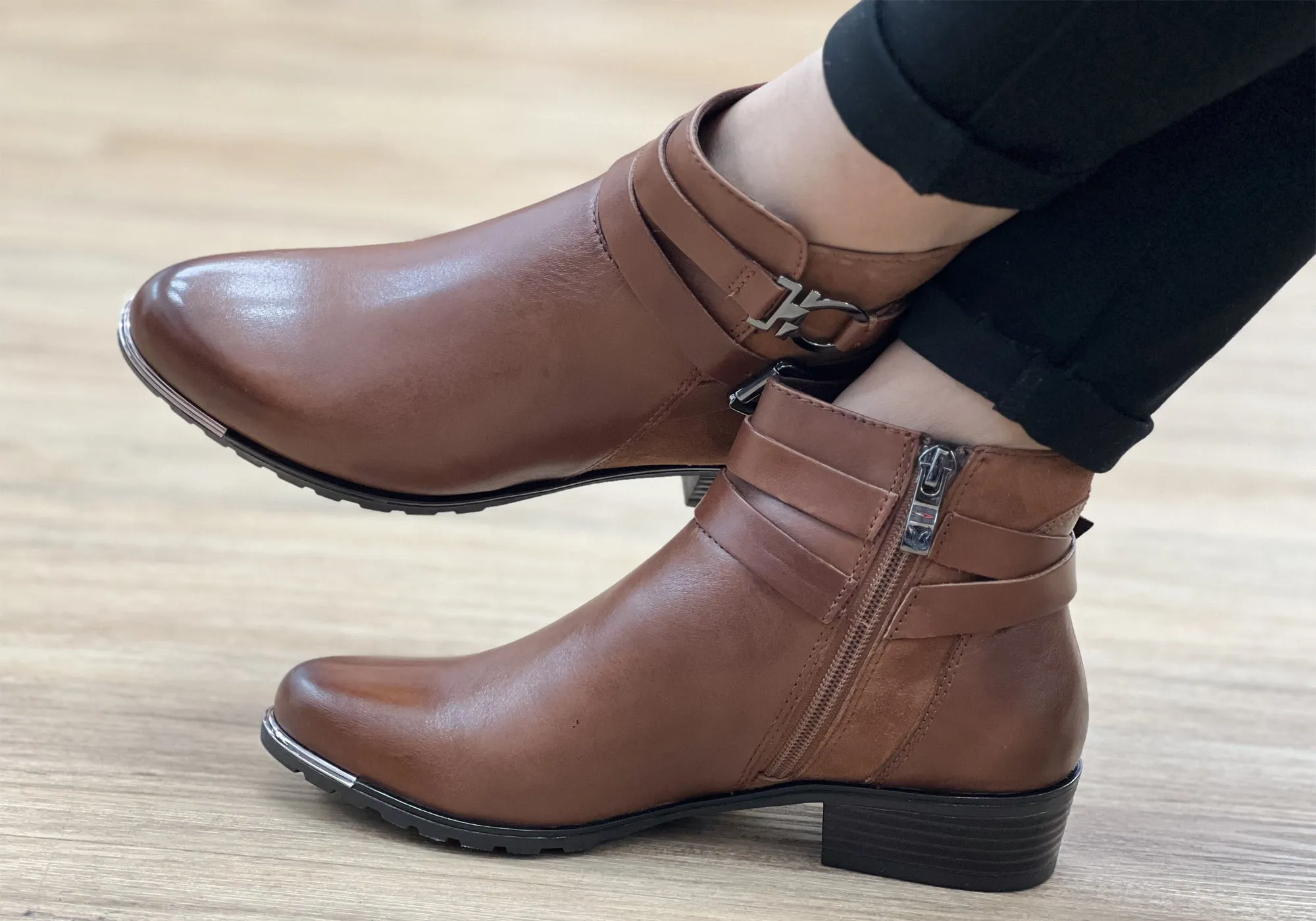 Caprice Nadine Womens Wide Fit Comfortable Leather Ankle Boots