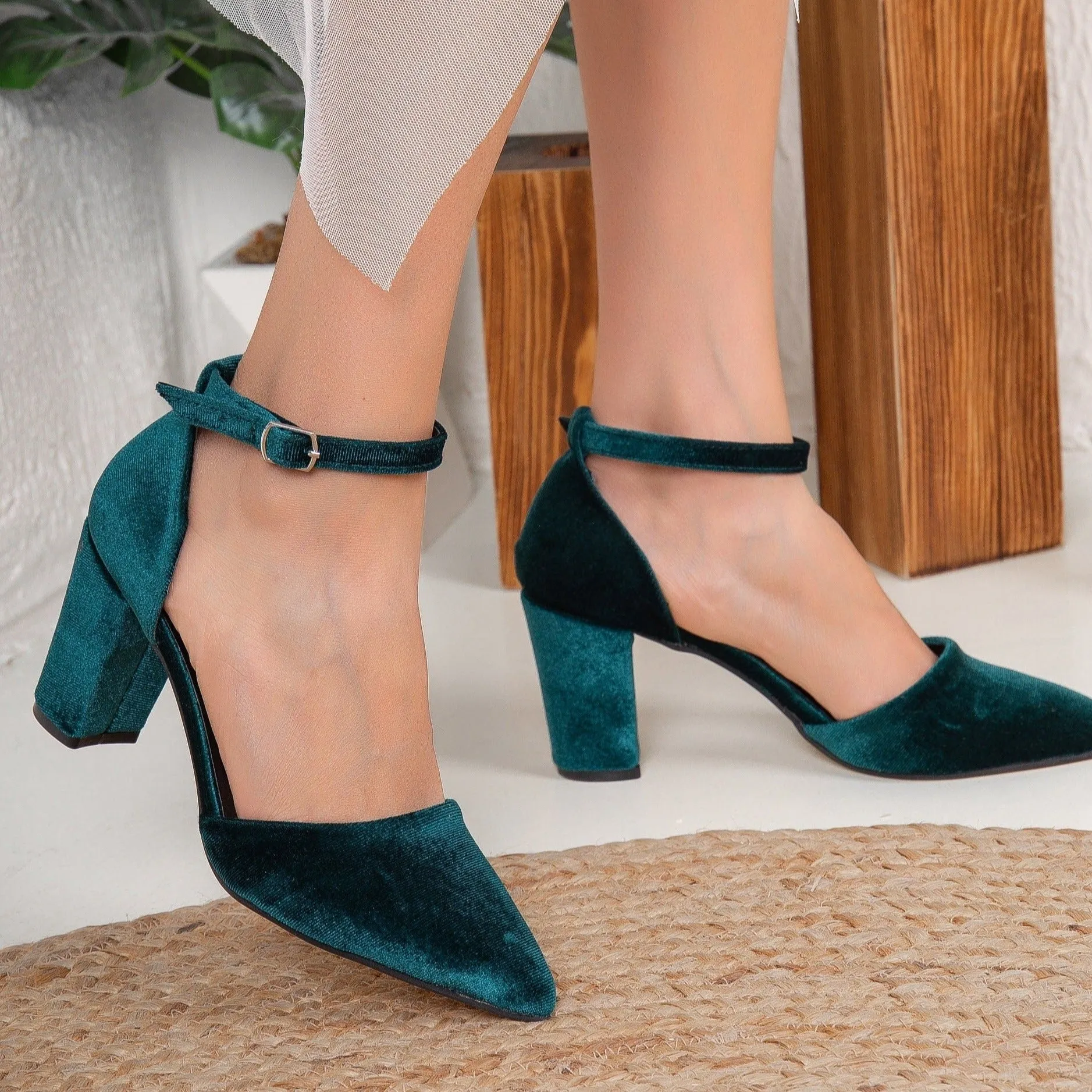 Gisele - Emerald Green Velvet Pumps