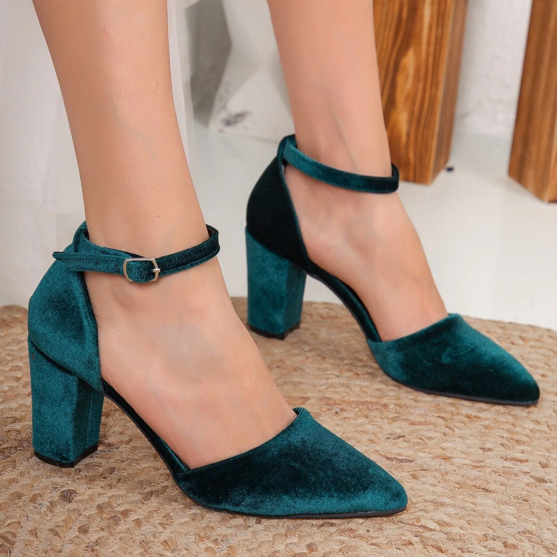 Gisele - Emerald Green Velvet Pumps